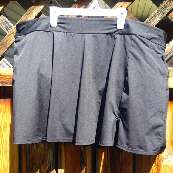 Pennington Black Highwaisted Swim skirt - Picture 3 of 9